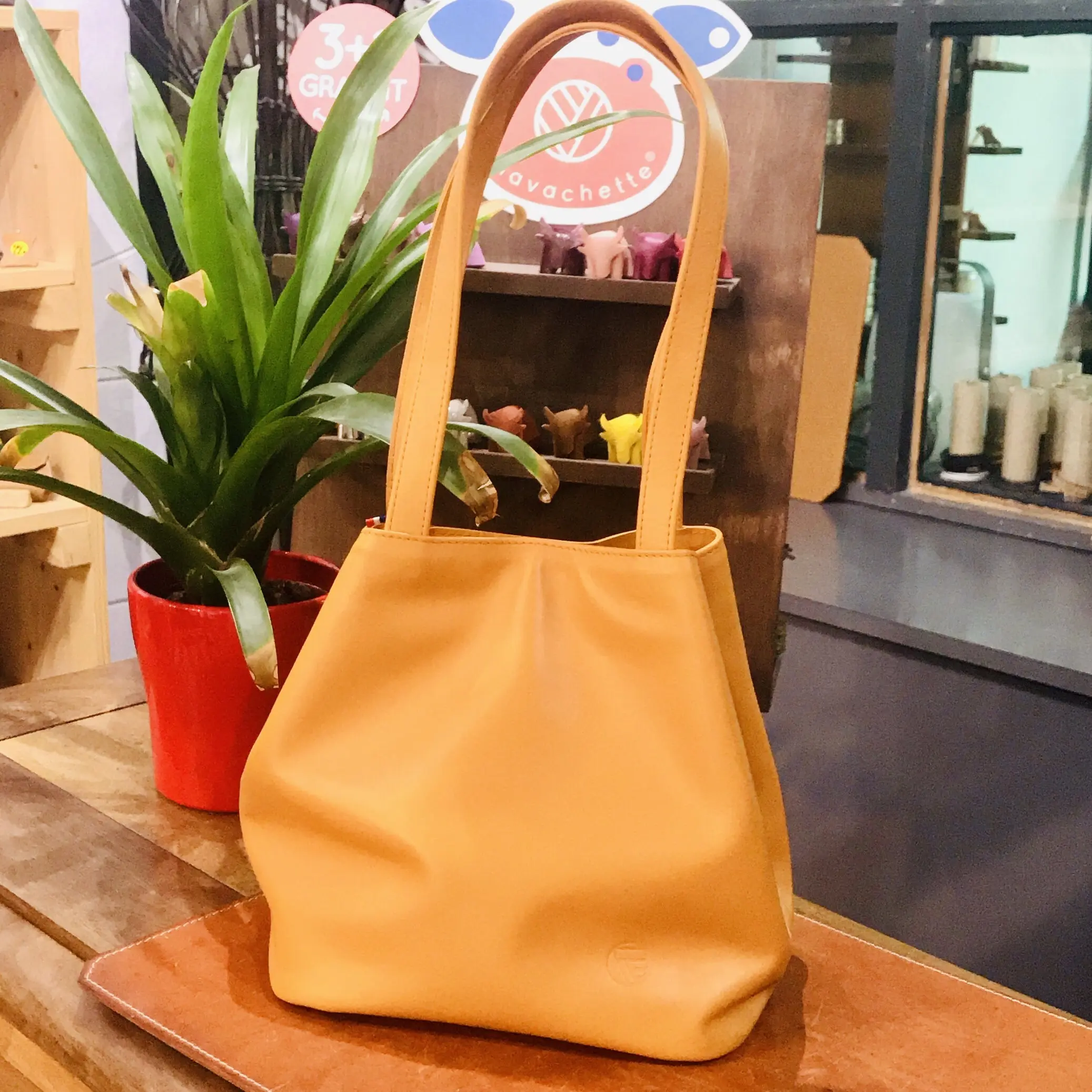 Sac porté épaule en cuir et alcantara jaune Faugier France
