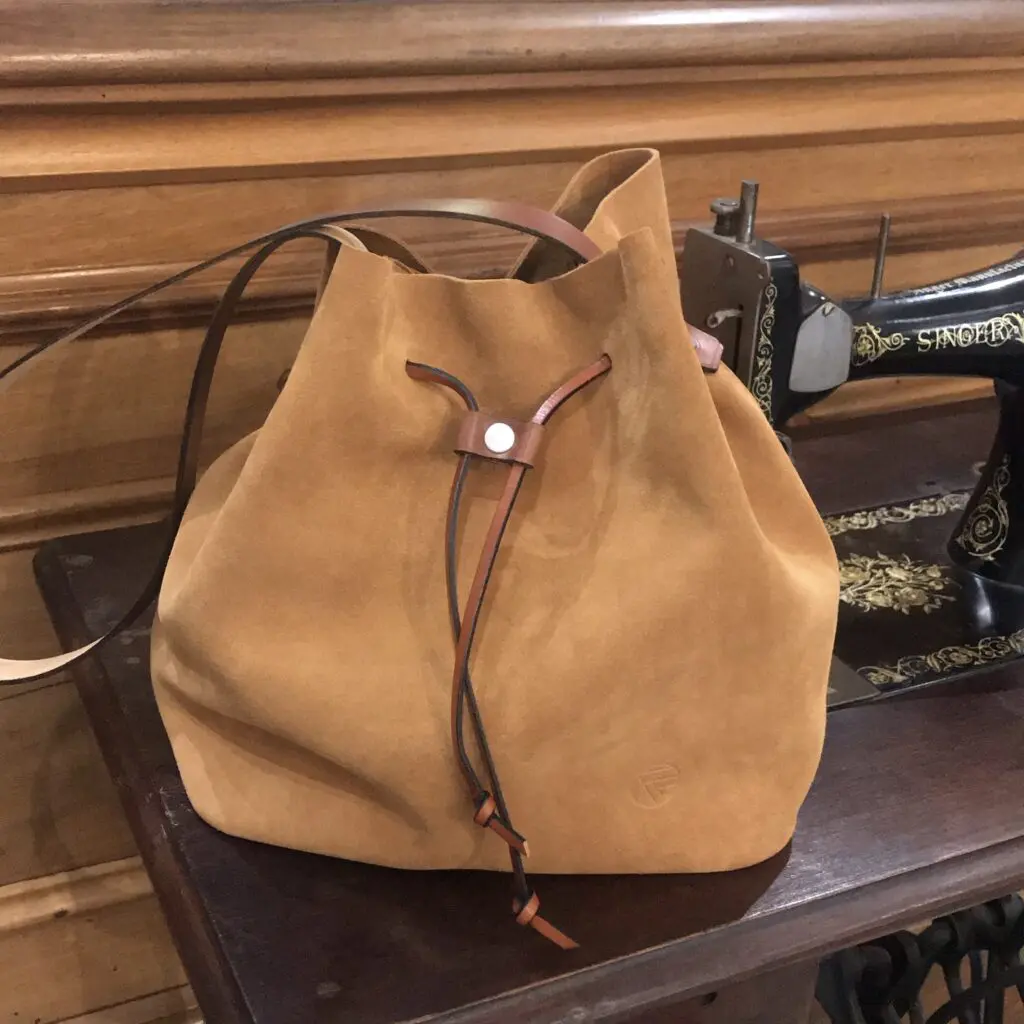 Sac seau en croute de cuir Faugier France