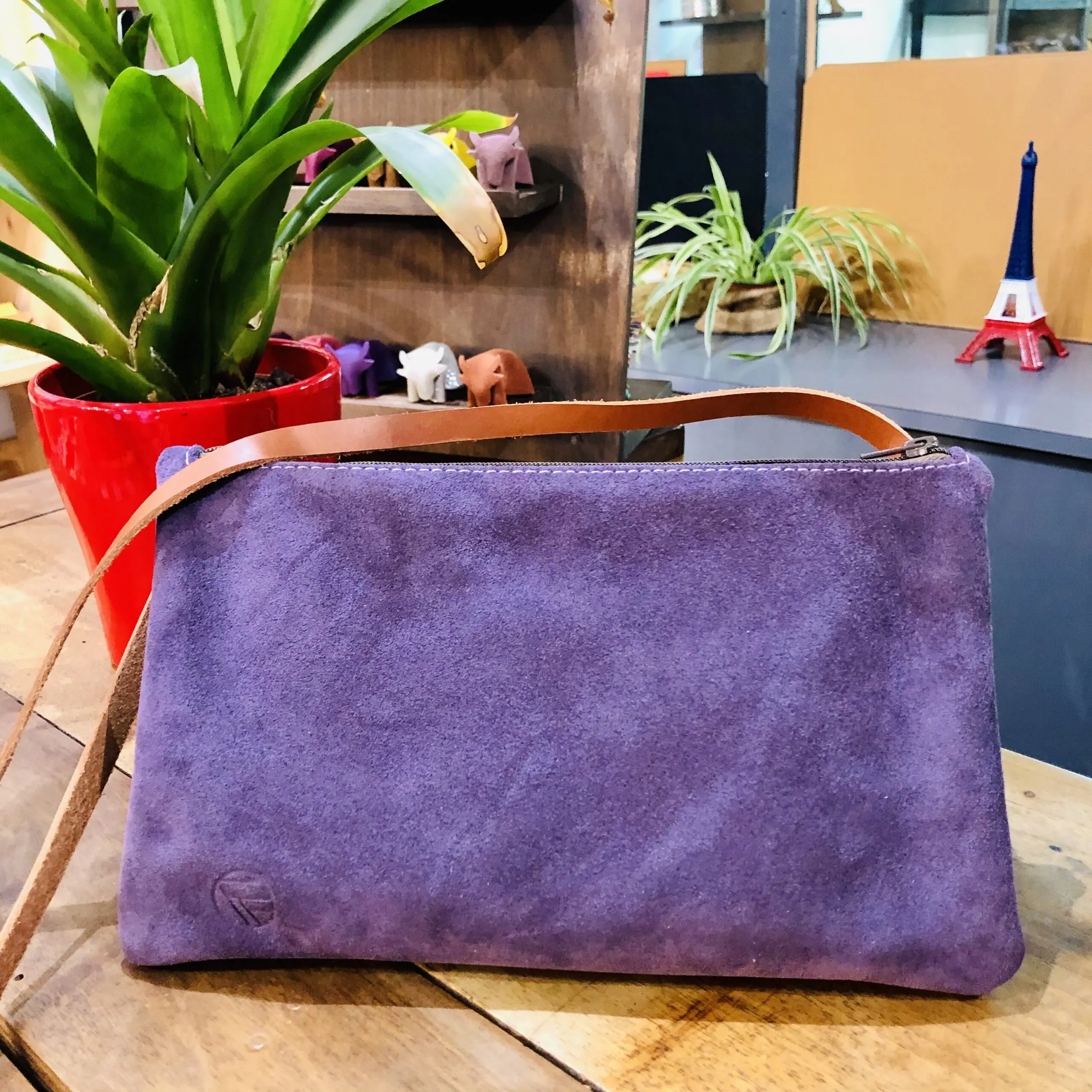 pochette en cuir aubergine Faugier France