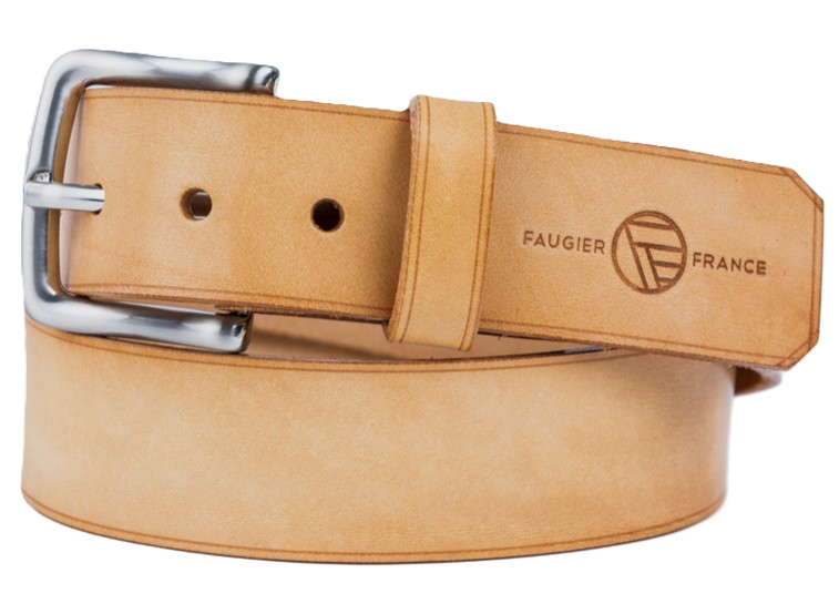 Ceinture en cuir de largeur 4cm de couleur naturelle, tannage végétal, logo Faugier France sur l'extrémité de la ceinture. Fabrication française.